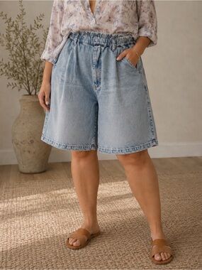 Anthropologie Pilcro Wide Leg Bermuda Pull on Light Wash Denim Shorts Size Large